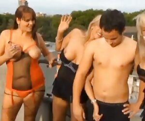 Sevimli kız bir gösteri yapıyor sex porno türkçe altyazılı